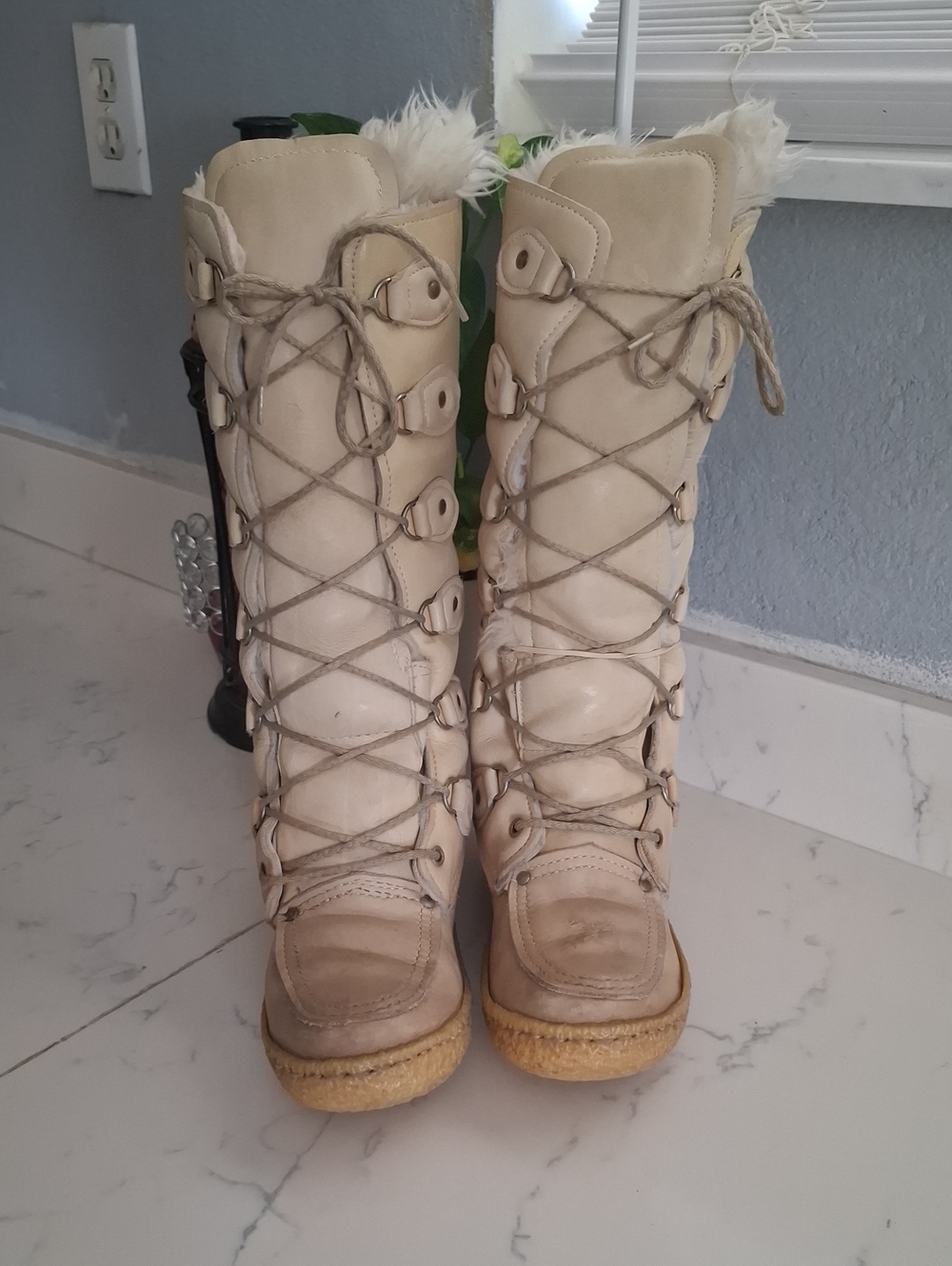 Glo Warm Women's Cream Lace-Up Winter Boots with Faux Fur Trim